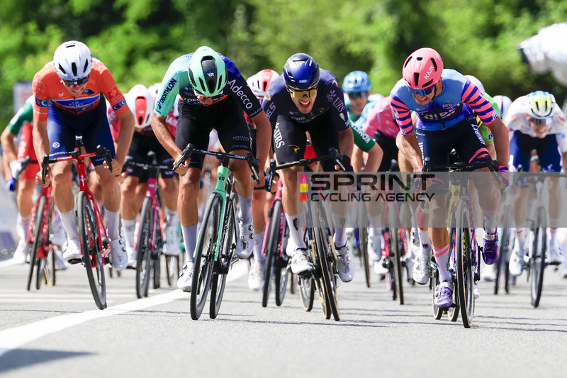 La Route d'Occitanie CIC 2026 - 49th Edition - 2nd stage - Cordes Sur Ciel - Saint Gaudens 200,5km - 19/06/2026 - Noa Isidore (FRA - Decathlon CMA CGM Team) - Ronan Augé (FRA - Unibet Rose Rockets) - Thibaud Gruel (FRA - Groupama-FDJ United) Matteo Mosche